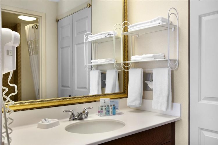 Hampton Inn & Suites Providence/Warwick-Airport , RI 02886 near Theodore Francis Green State Airport View Point 10