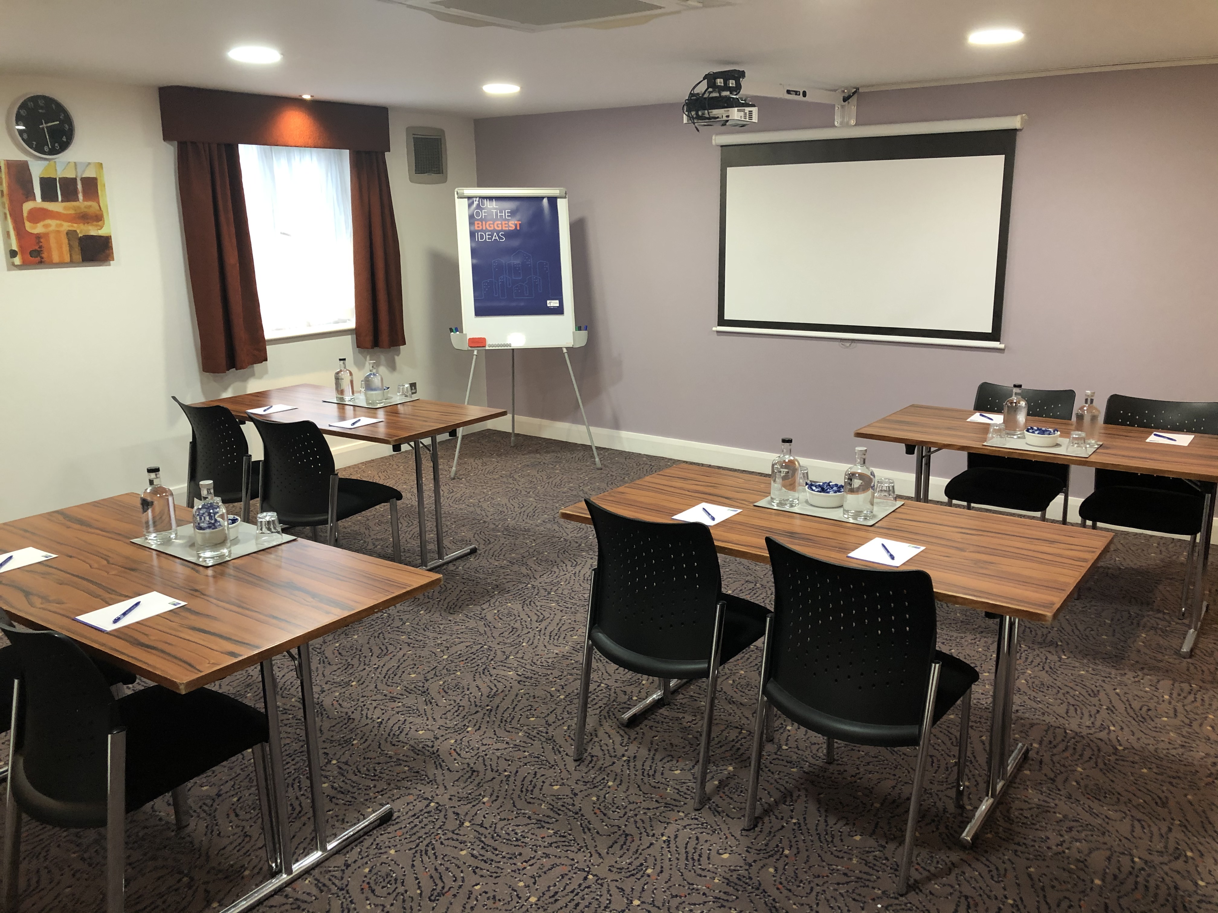 Holiday Inn Express London Gatwick Crawley, an IHG Hotel ,  RH10 1UA near Gatwick Airport View Point 18