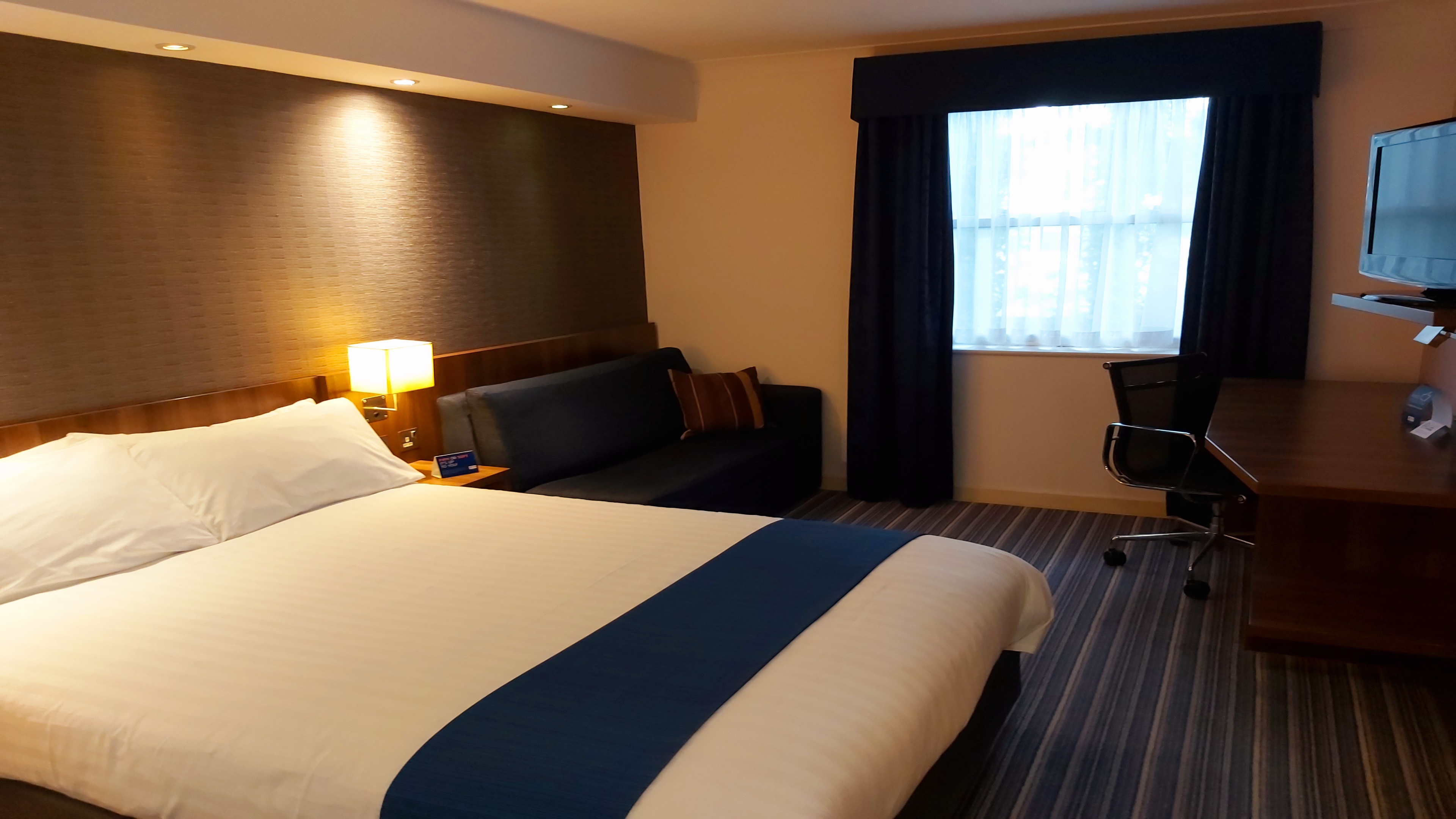 Holiday Inn Express London Gatwick Crawley, an IHG Hotel ,  RH10 1UA near Gatwick Airport View Point 39