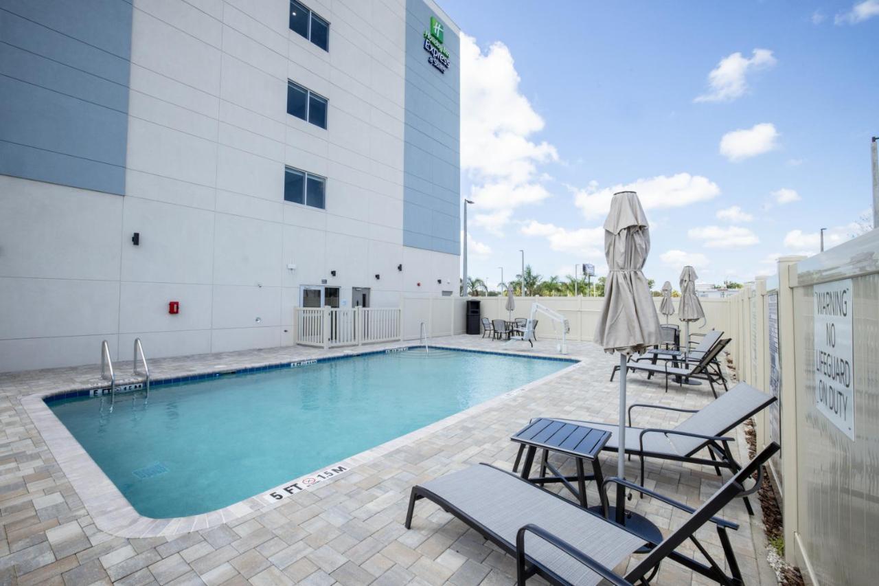 Holiday Inn Express & Suites Tampa Stadium - Airport Area, an IHG Hotel , FL 33607 near Tampa International Airport View Point 2