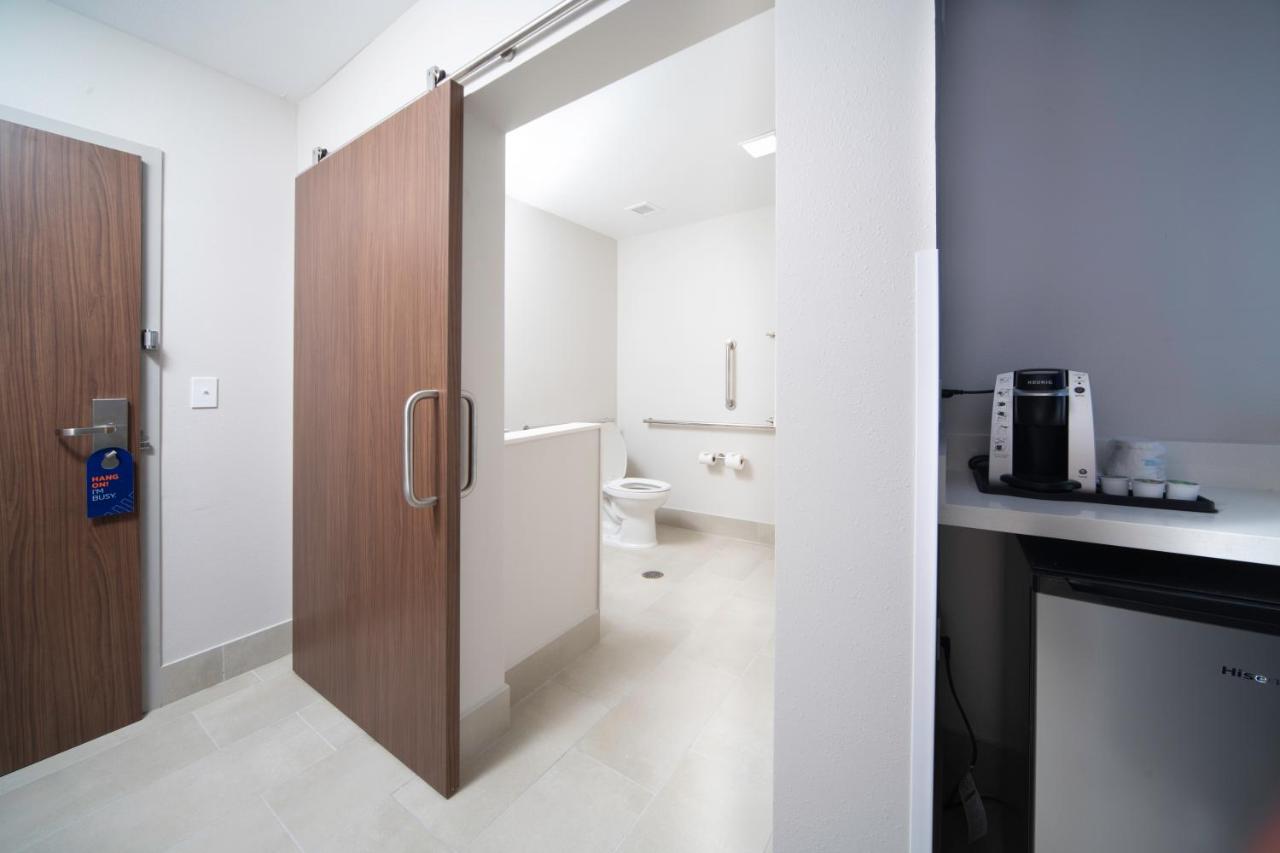 Holiday Inn Express & Suites Fort Myers Airport , FL 33913 near Southwest Florida International Airport View Point 10