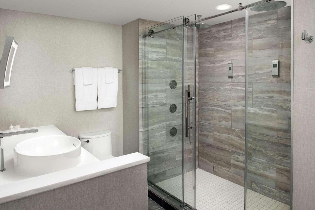 Radisson Blu Fargo , ND 58102 near Hector International Airport View Point 17