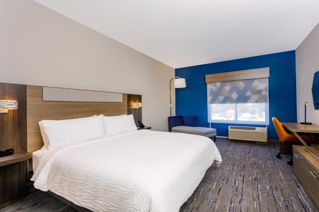 Holiday Inn Express & Suites Tampa Stadium - Airport Area, an IHG Hotel , FL 33607 near Tampa International Airport View Point 4