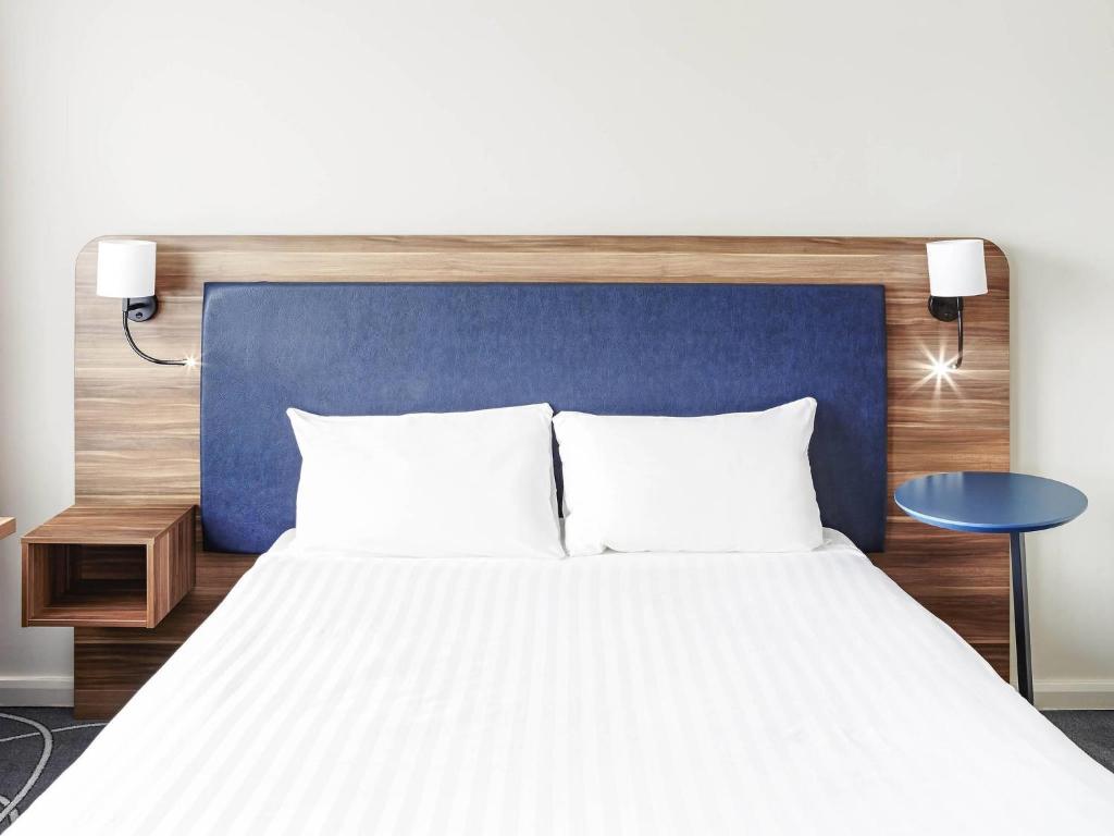 IBIS STYLES BHX NEC AIRPORT ,  B40 1PJ near  Birmingham Airport View Point 8