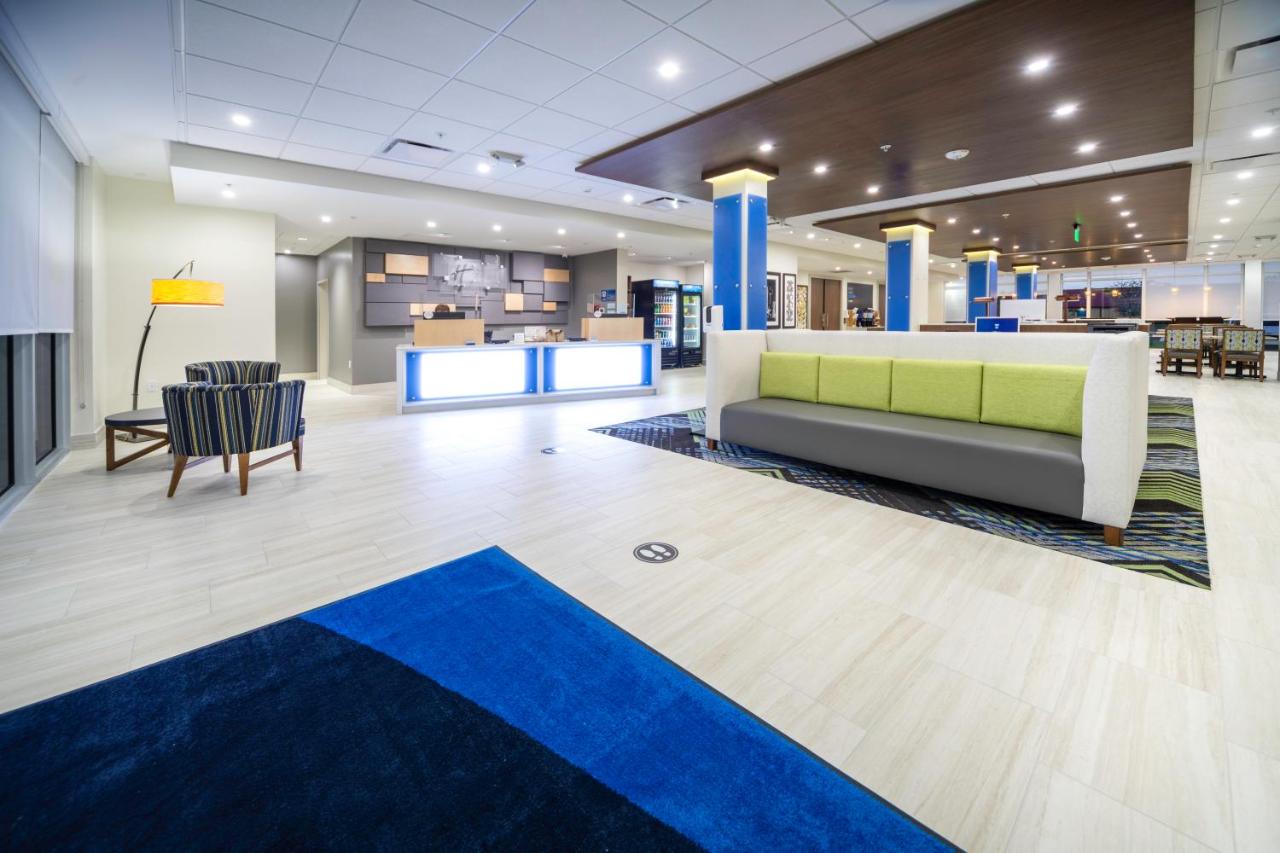 Holiday Inn Express & Suites Fort Myers Airport , FL 33913 near Southwest Florida International Airport View Point 16