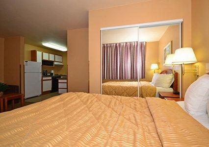 Hawthorn Suites Milwaukee Airport , WI 53154 near General Mitchell International Airport View Point 4