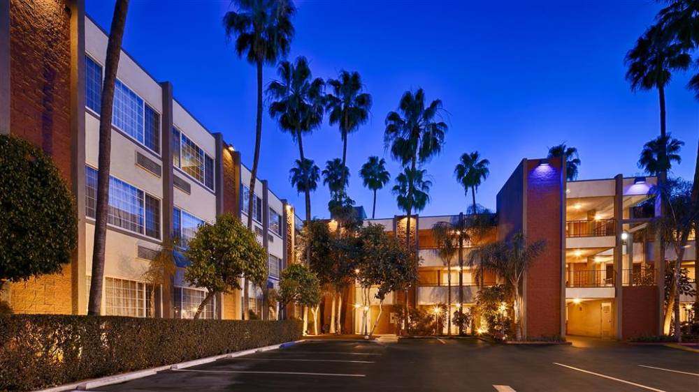 Best Western Plus Carriage Inn