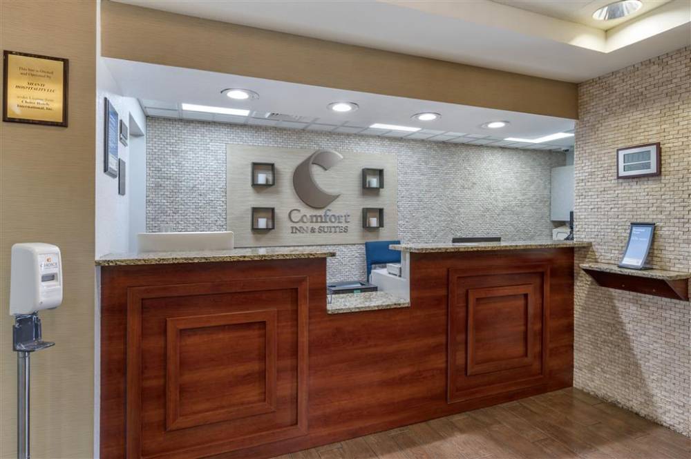 Comfort Inn And Suites 3