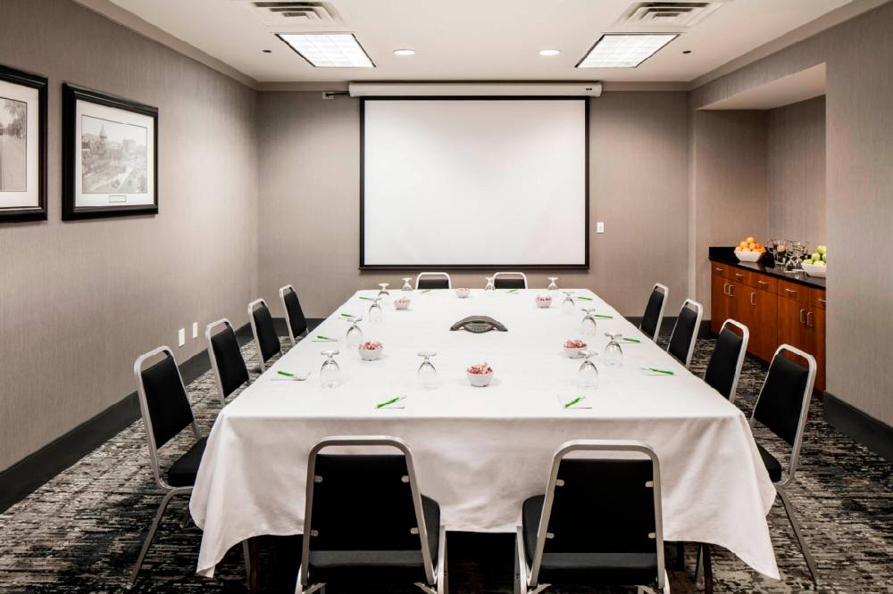Courtyard By Marriott Boston Brookline 9