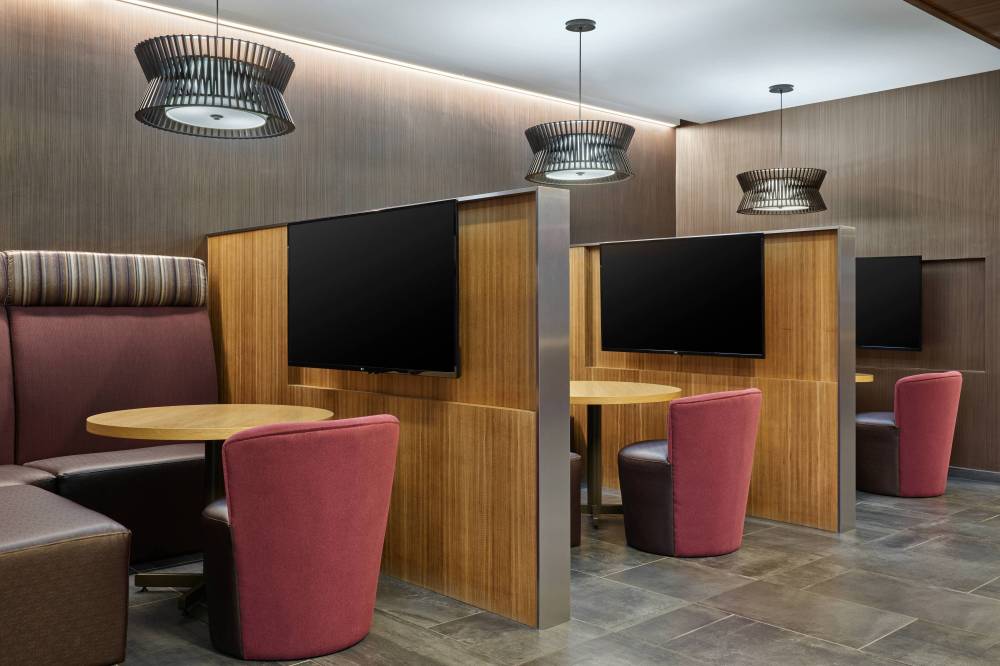Courtyard By Marriott Denver Aurora 5