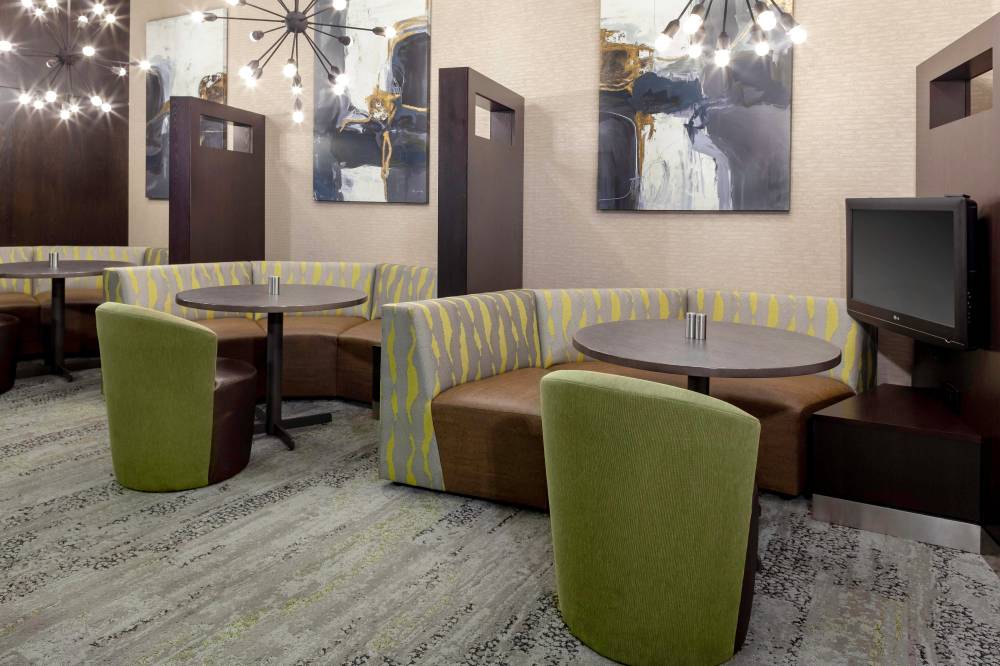 Courtyard By Marriott Memphis Downtown 7