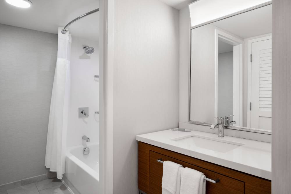 Courtyard By Marriott Mobile 1