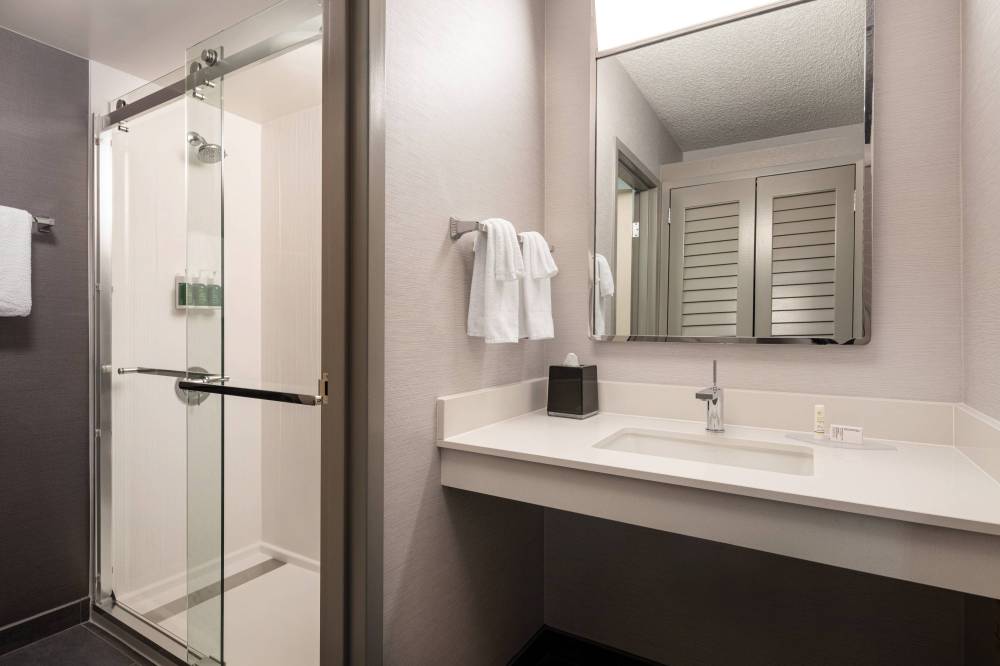 Courtyard By Marriott Seattle Southcenter