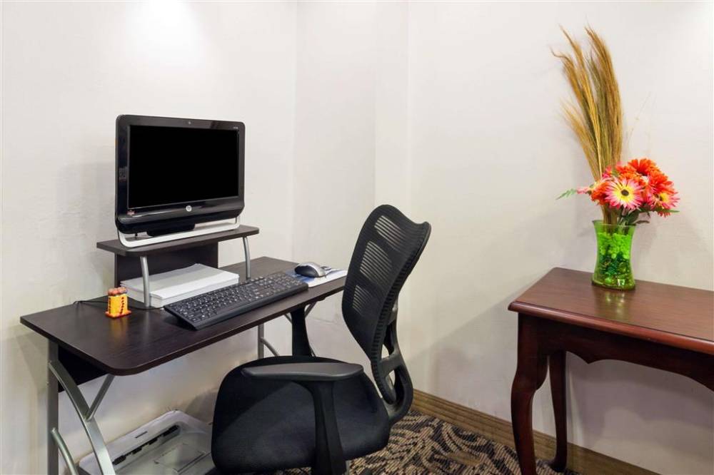 Days Inn By Wyndham Seatac Airport 4