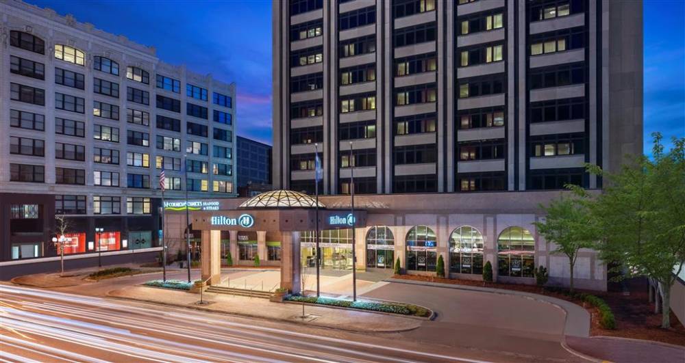 Hilton Indianapolis Hotel And Suites