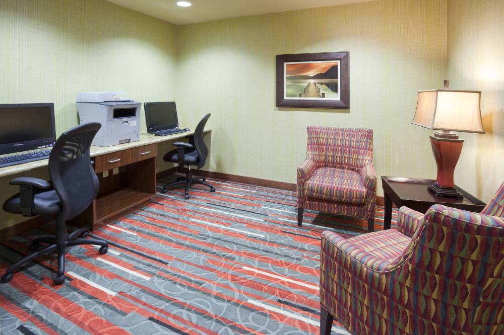 Holiday Inn Exp Stes Bloomingto