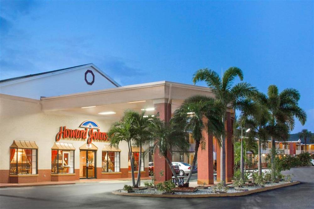 Howard Johnson By Wyndham Ft. Myers Fl