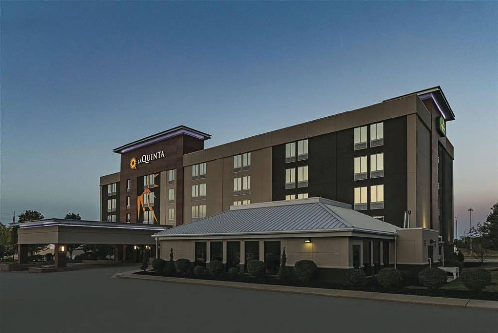 La Quinta Cle Airport West