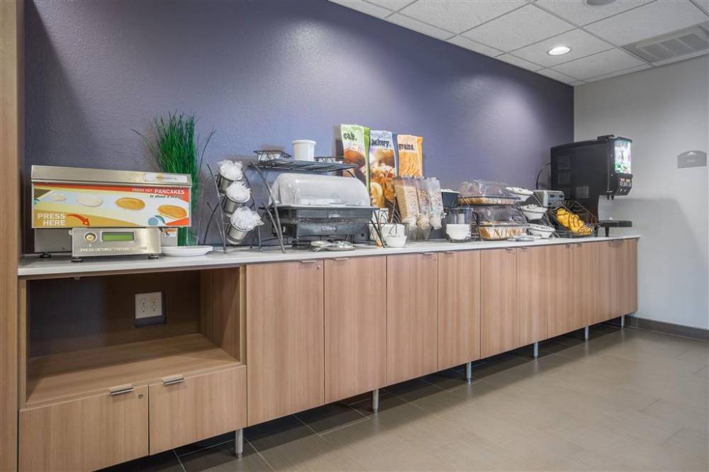 Microtel Moorhead Fargo Area 5