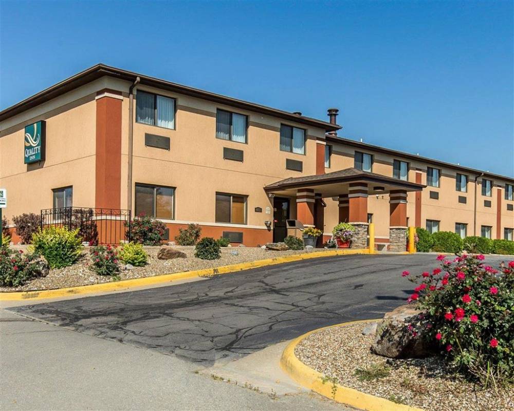 Quality Inn At Collins Road - Cedar Rapi