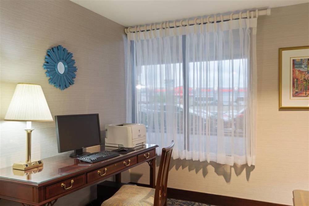 Ramada By Wyndham Boston 7