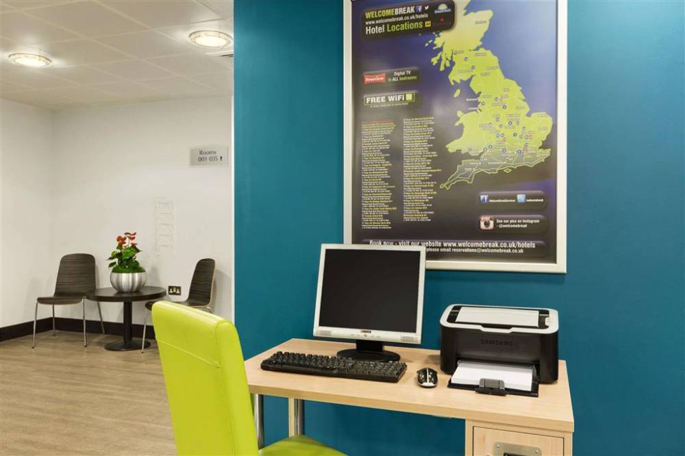 Ramada By Wyndham Cobham 10