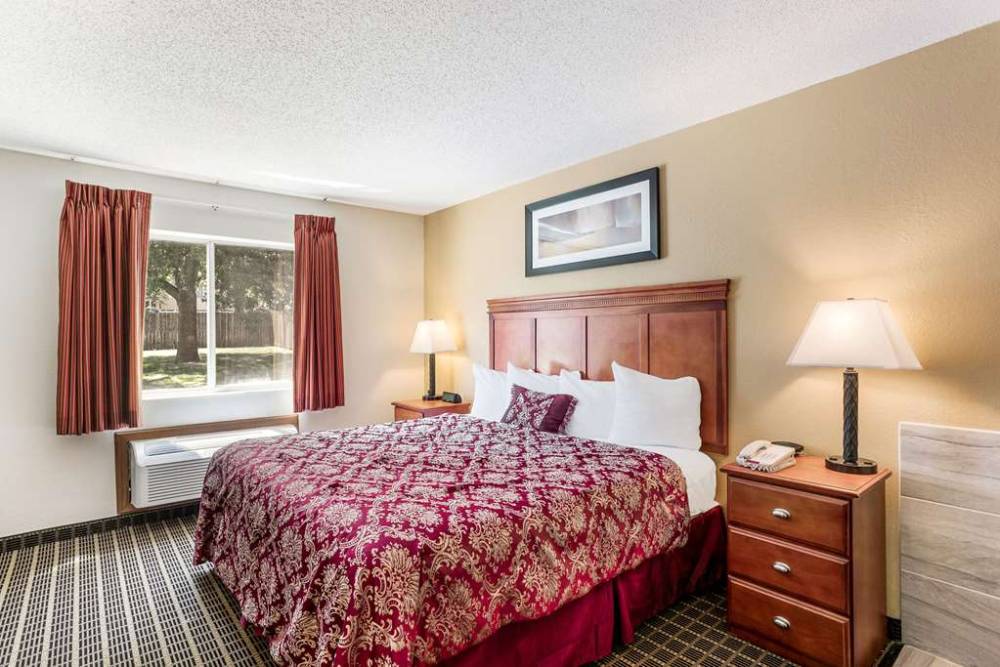 Rodeway Inn 8