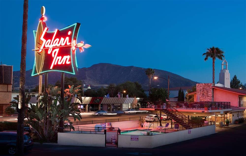 Safari Inn A Coast Hotel