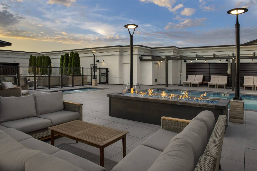 Silver Cloud Hotel Pointruston 9